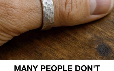 Thumb Rings: What They Symbolize for Women vs. Men – A Hidden Meaning Few Know