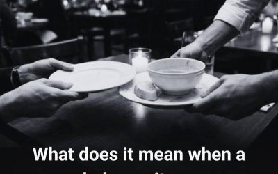 The Psychology Behind Helping Waiters: What This Simple Gesture Reveals
